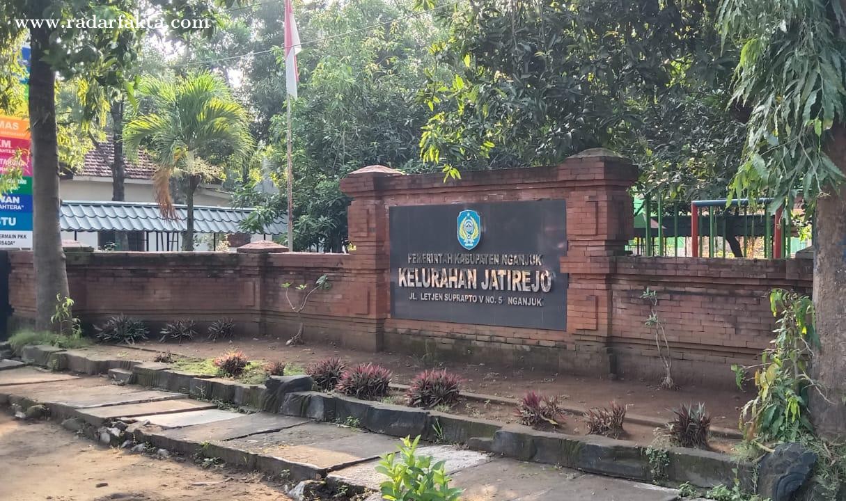 Sulitnya Urus Surat di Jatirejo; Warga Bolak-Balik, Tanda Tangan Tak Kunjung Didapat