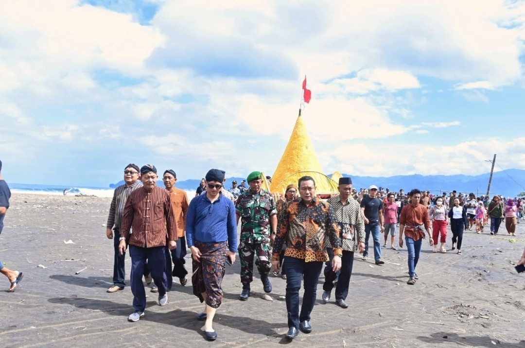 Labuh Laut Pantai Konang Budaya yang Patut Dilestarikan